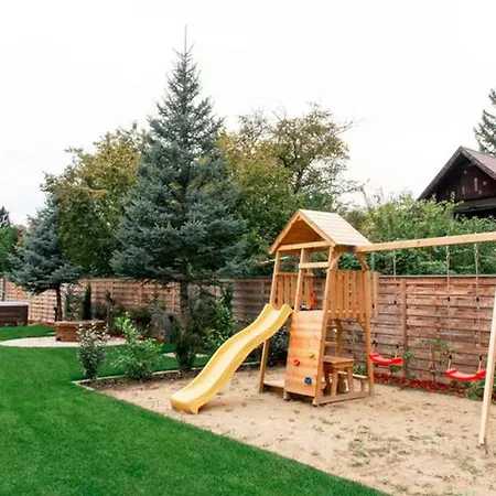 Private Family With Swimming Pool, Formula 1 Feriehus